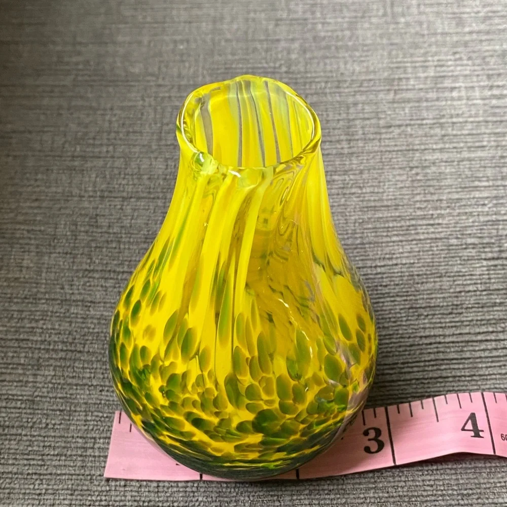 Vintage Yellow and Green Art Glass Vase - Picture 6 of 8